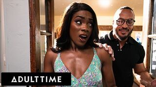 Unatkozó házaspár Ana Foxxx párnán hancúrozik és megkúrelja kedvelő férje!