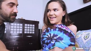 Naudi Nala vadul lecidázza és lovagolja a kolosszális falloszt