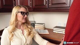 Szívdöglesztő 40-es Julia Robbie és a zsenge fószer