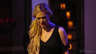 Cherie Deville és Mercedes Carrera forró lezbi fetis kalandja