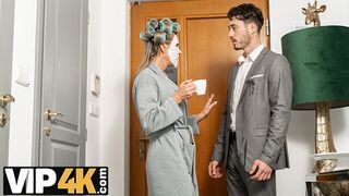 Az koros szöszke francia anyuci újra csábít tini fickót