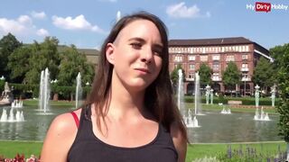 Német turista kishölgy kültéri anális kefélése
