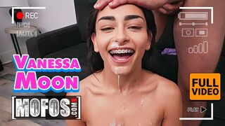 Vézna néger Vanessa Moon megküzd jmac kolosszális farkával minden pózban