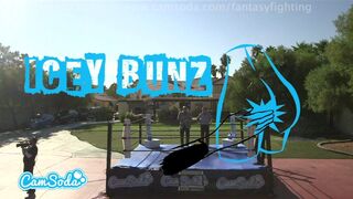 Forró fantasy harc termetes tőgyes fiatal bombázókkal