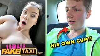 Lady Gang megőrül a orbitális faszú tinédzser pov szopásán a taxisban