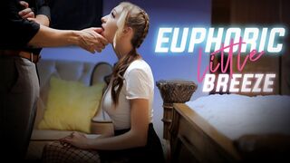 Cuki fiatal Breezy Bri kinky hangulatban csábítja a nevelő atyja barátját kívánatos alsóruhában