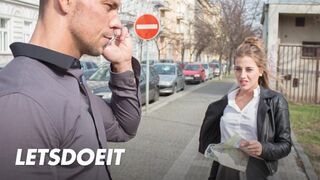 Lenyűgöző turista Silvia Dellai mélyen megbaszva egy helyi csávó által