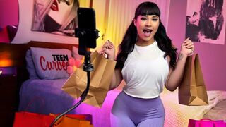 Vastag popsis influencer véletlenül megdöngeti magát a rajongói szeme láttára