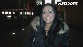 Mira grey német csoki kéjnő reszeli az idegent pénzért a buszon