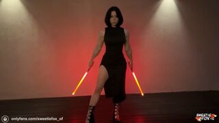 Sith fiatalasszony magassarkúban titokban megkúrja a jediket naboon