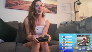 Csíkos mario kart párbaj lush toy-jal a puncimban – banánáradat a bombázó játékban