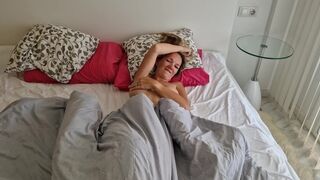 Vonzó csóka megkamatolyja a haver feleségét, miután az lelépett, és pov videót készít neki