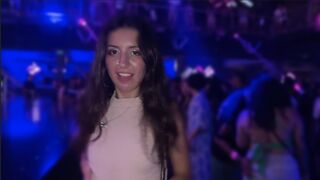 Szarvas pipi egyezett meg a klub wc-jében történő vad dugásba