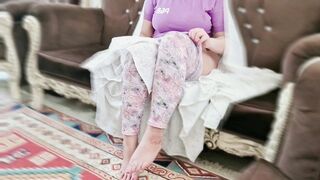 Ellenállhatatlan szomszéd nő kérte, mutassam meg a farkam, és vad együttlét lett belőle